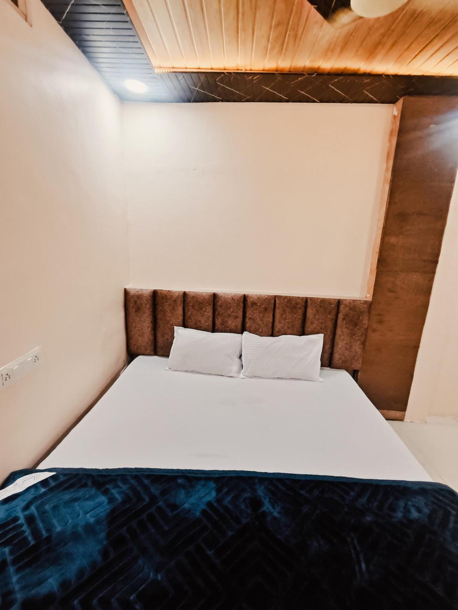 Royal Raj Palace Ujjain Eksteriør bilde